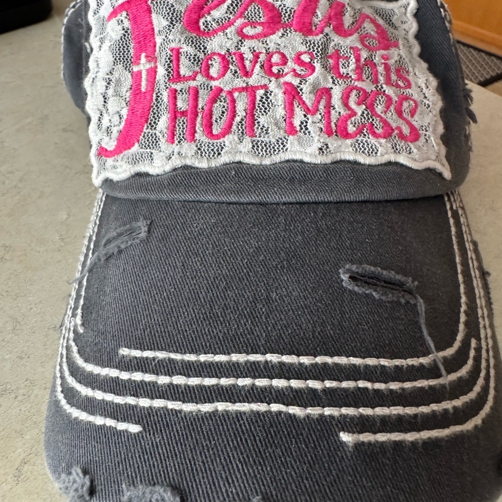 Distressed hat - Picture 4 of 4